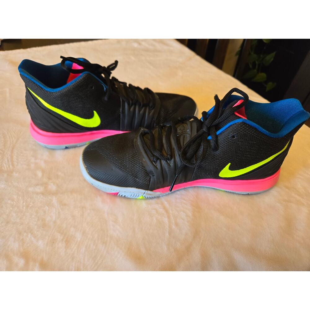 Nike Kyrie 5 "Just Do It"  Black Volt Hyper Pink Youth Size 7 - Picture 2 of 11